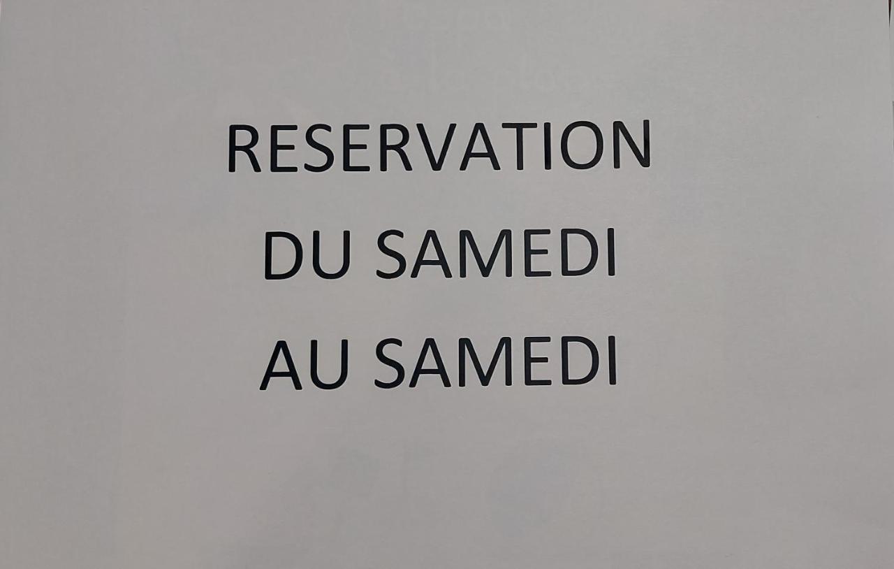 Grand T3 Lumineux Spacieux Propre, Tout Confort, Parking, Ascenseur, Emplacement Central Unique, Port-Commerces-Mer Et Plages A Pied, Location Du Samedi Au Samedi Sanary-sur-Mer Kültér fotó
